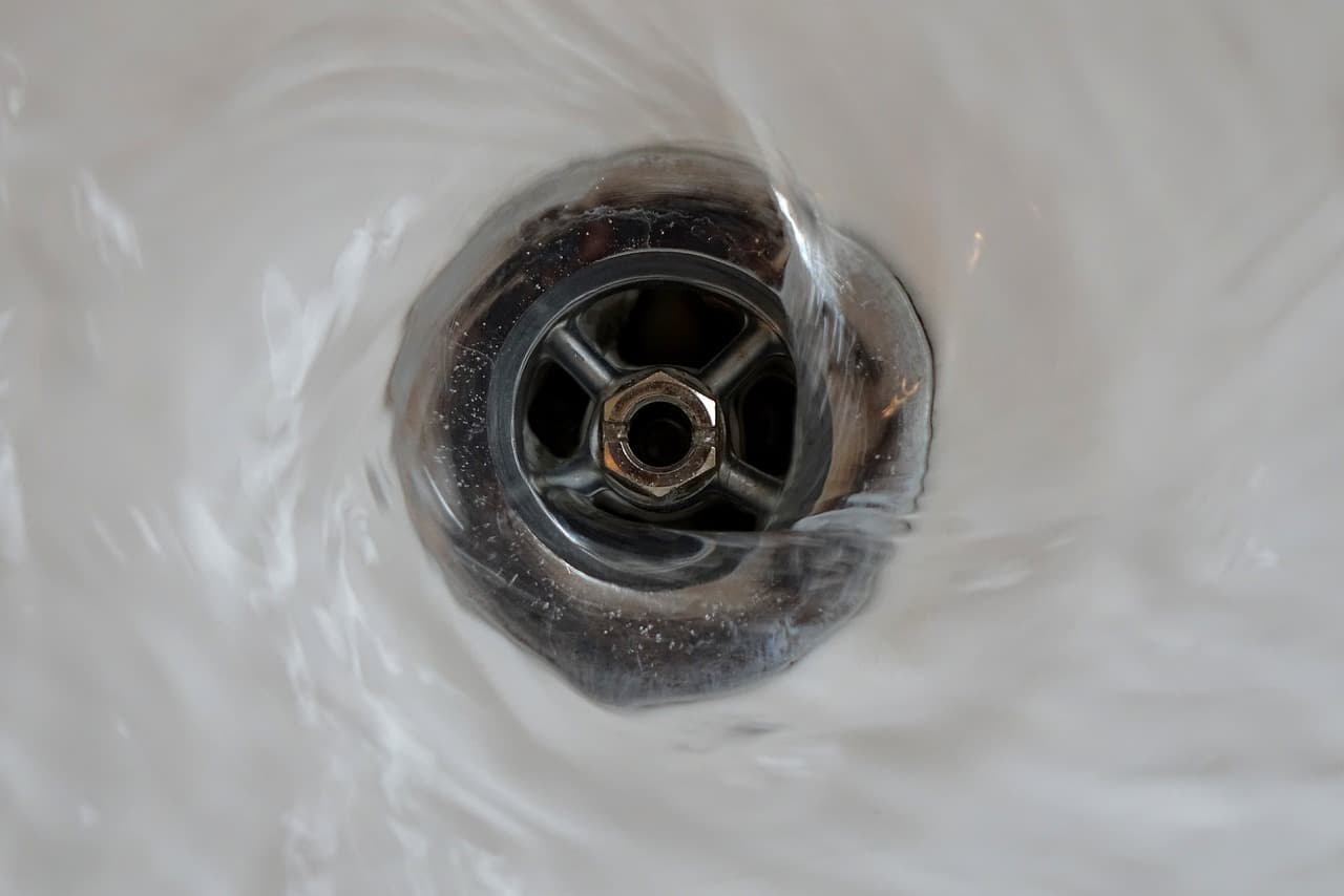 How to unclog a bathtub drain